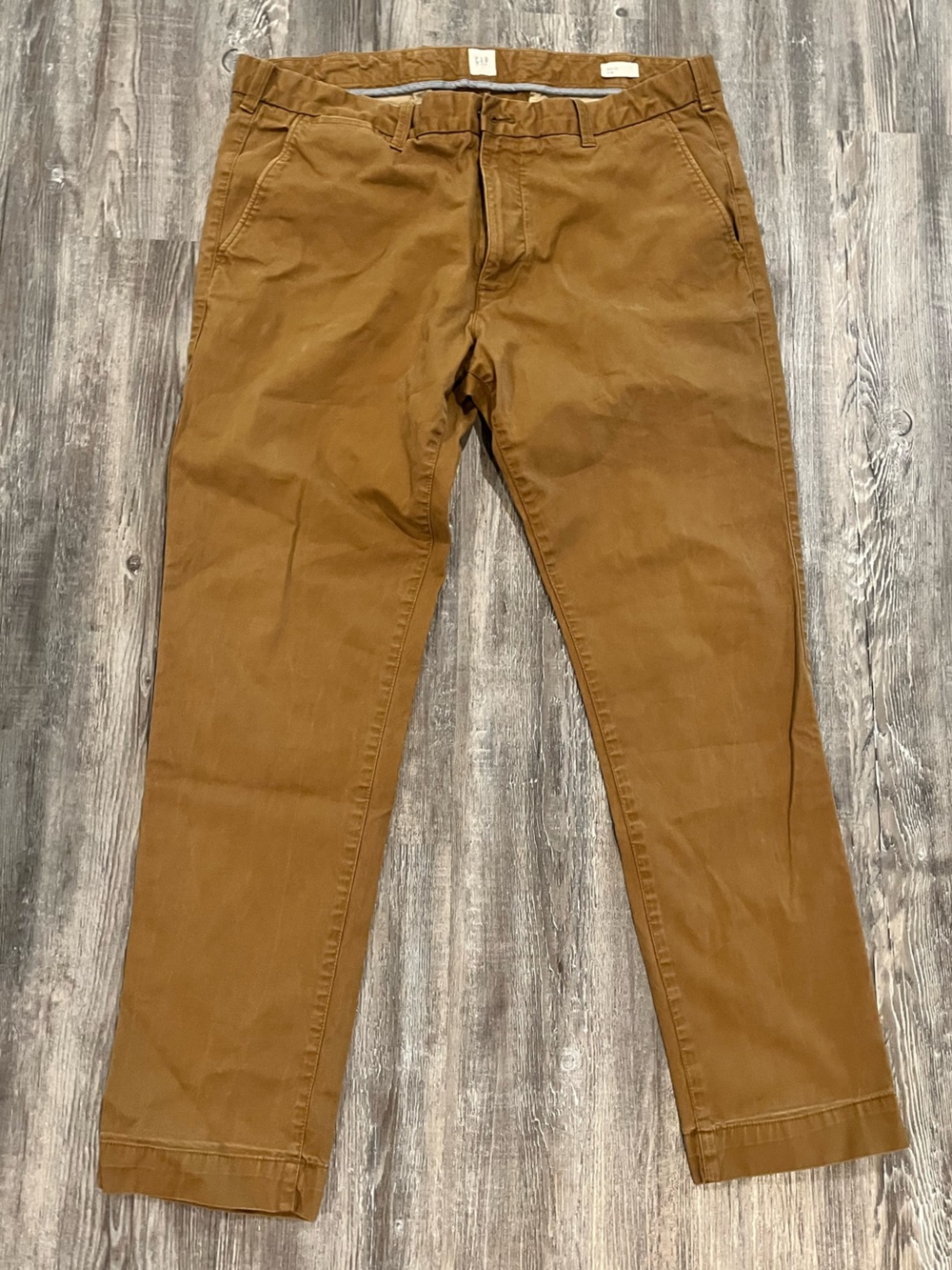 GAP Men's Chino Pants in Camel Brown